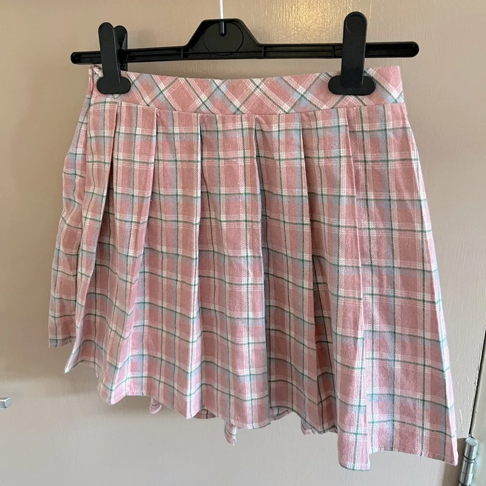 Girls age 11-12 yrs pleated pink check mini skirt - Picture 1 of 5